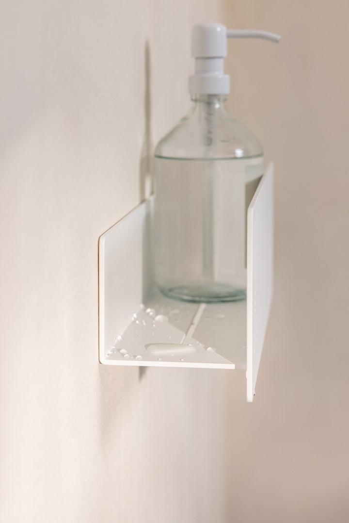 Shea badehylde uden skruer fra Metallbude