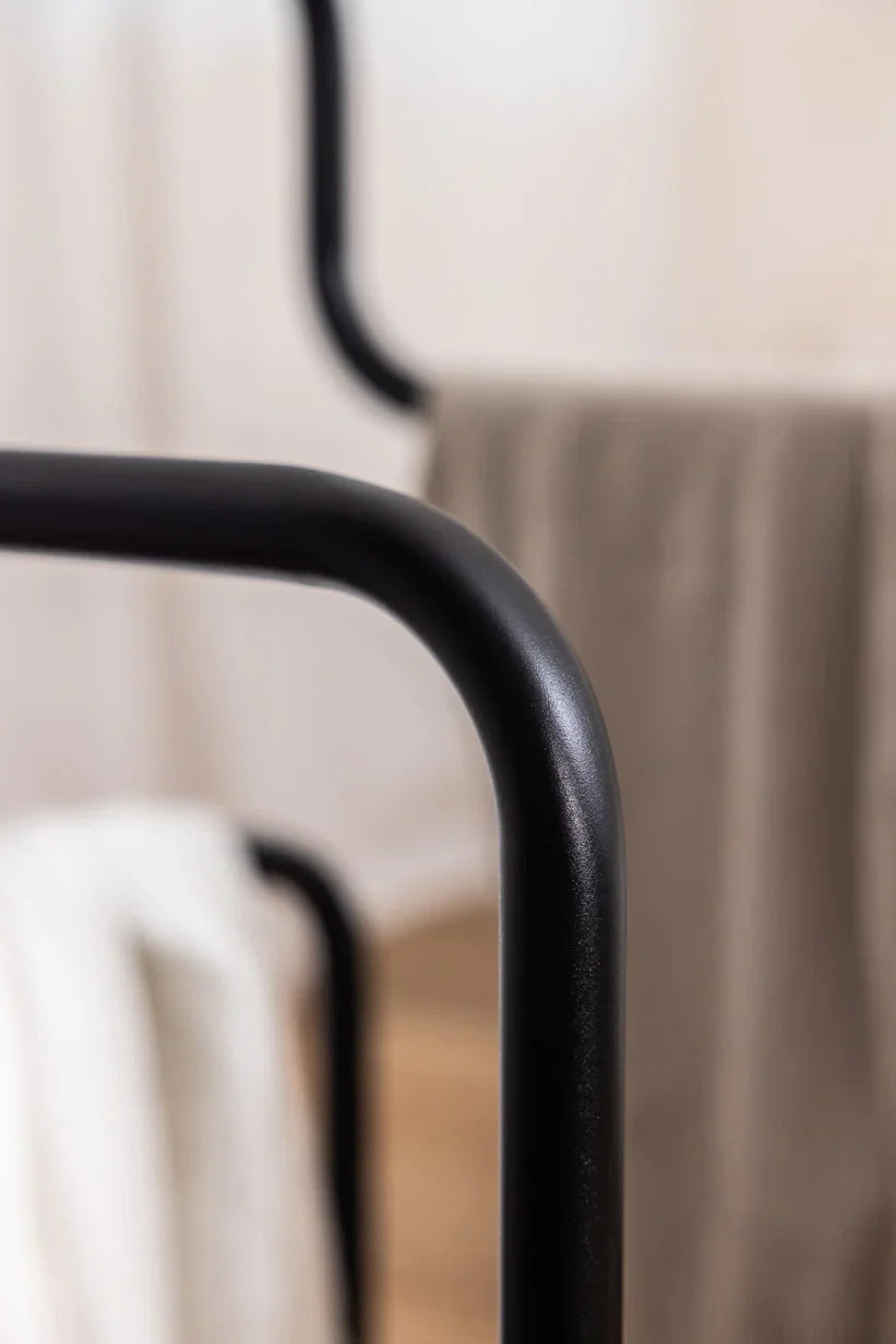 James klädbetjänt - Svart