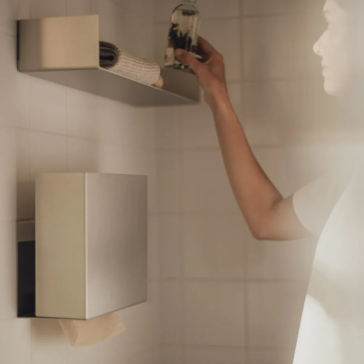 Papirdispenser til væg i børstet stål