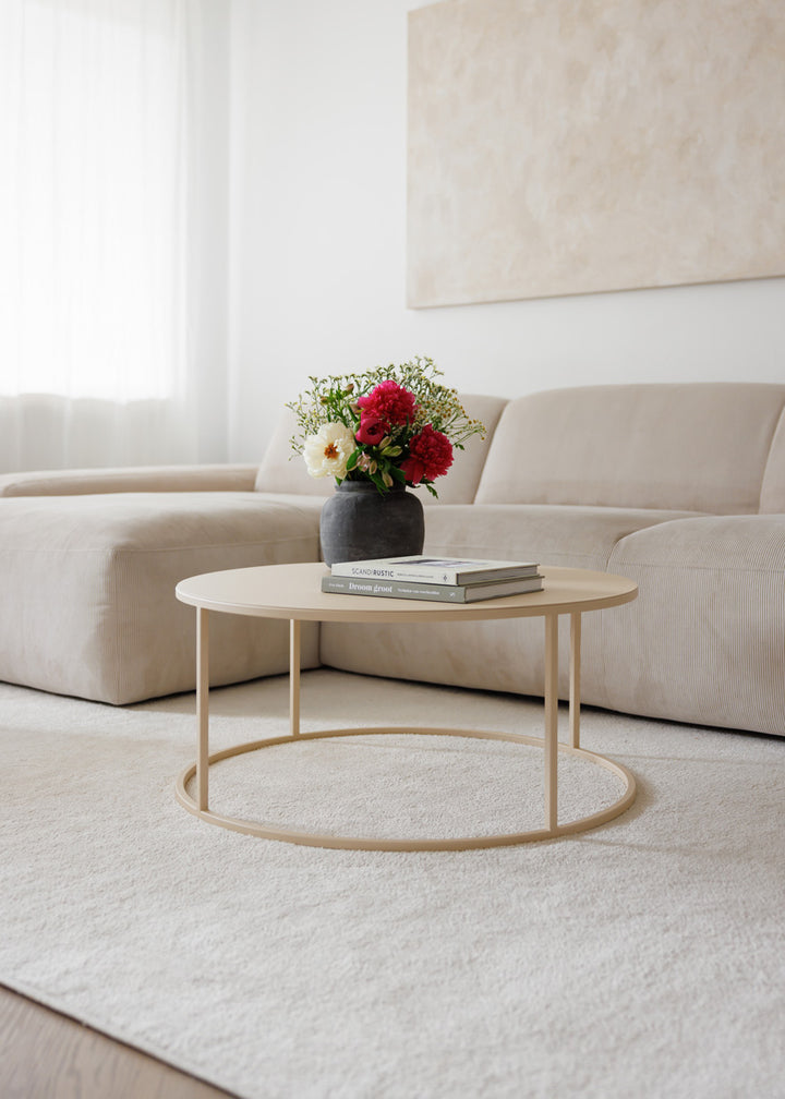 Beige rundt sofabord i metal