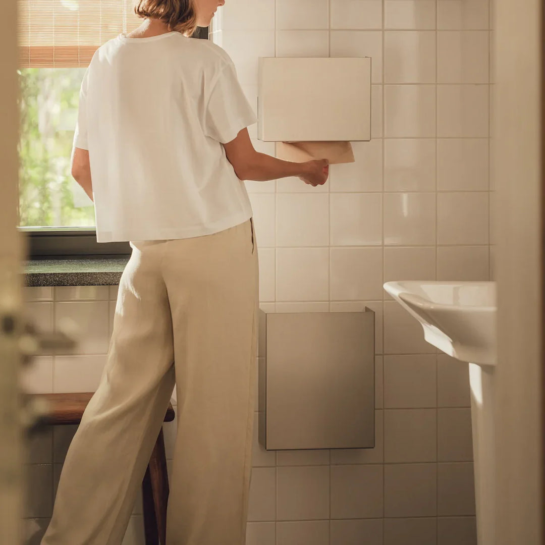 Skradelspand til væg i børstet stål