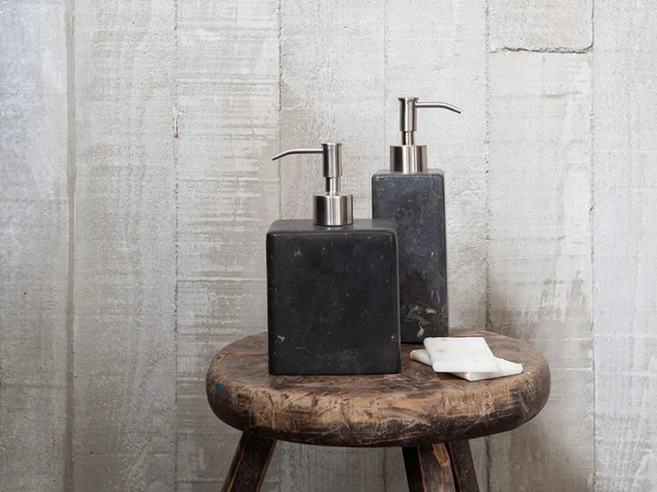 Sort sæbedispenser