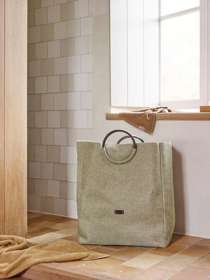 Opdelt vasketøjskurv i beige