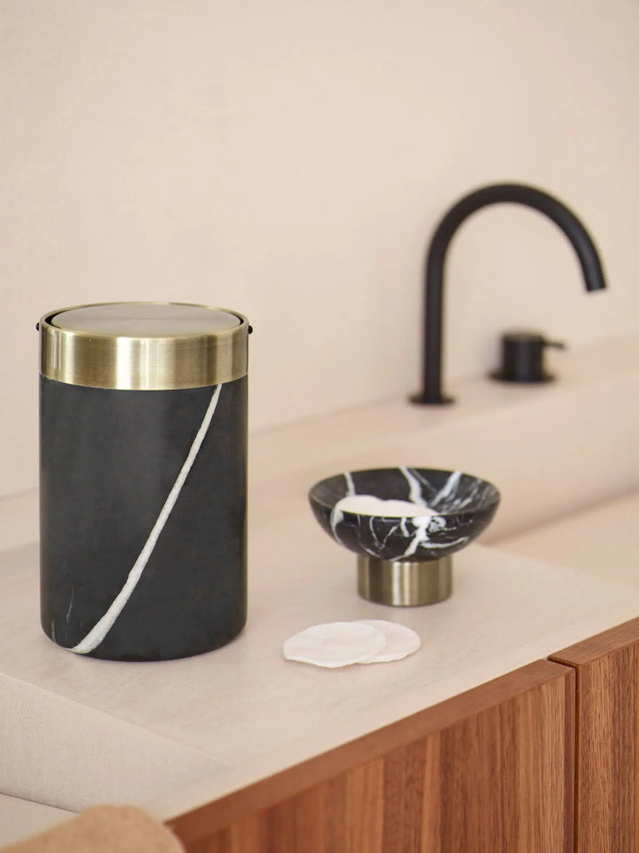 Nero soptunna med gångjärnslock