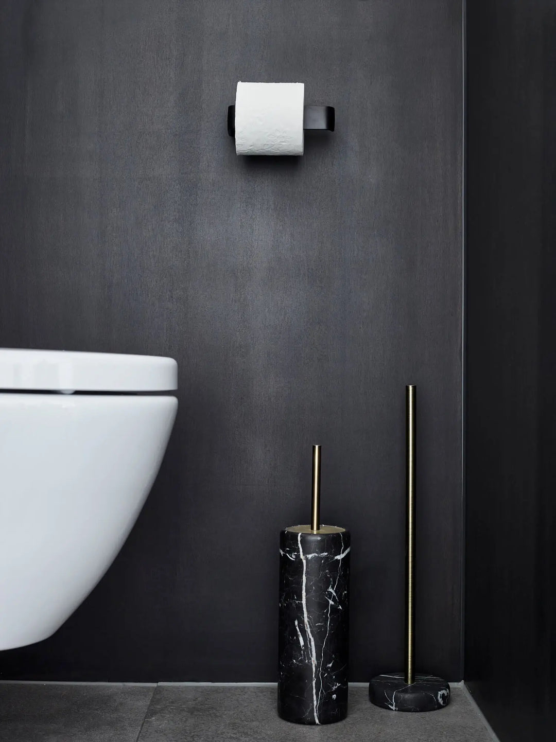 Nero toiletrulleholder i sort marmor fra Aquanova