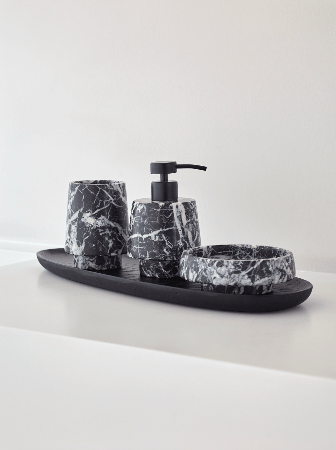 Orion toilet tilbehør i sort marmor