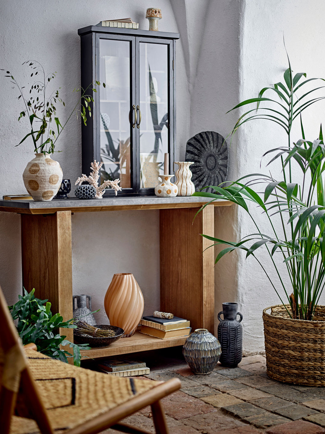 Hazem Skab, Sort, Fyrretræ