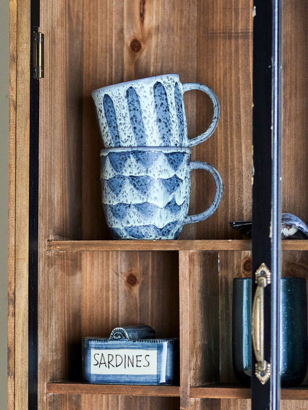 Hazem Skab, Sort, Fyrretræ