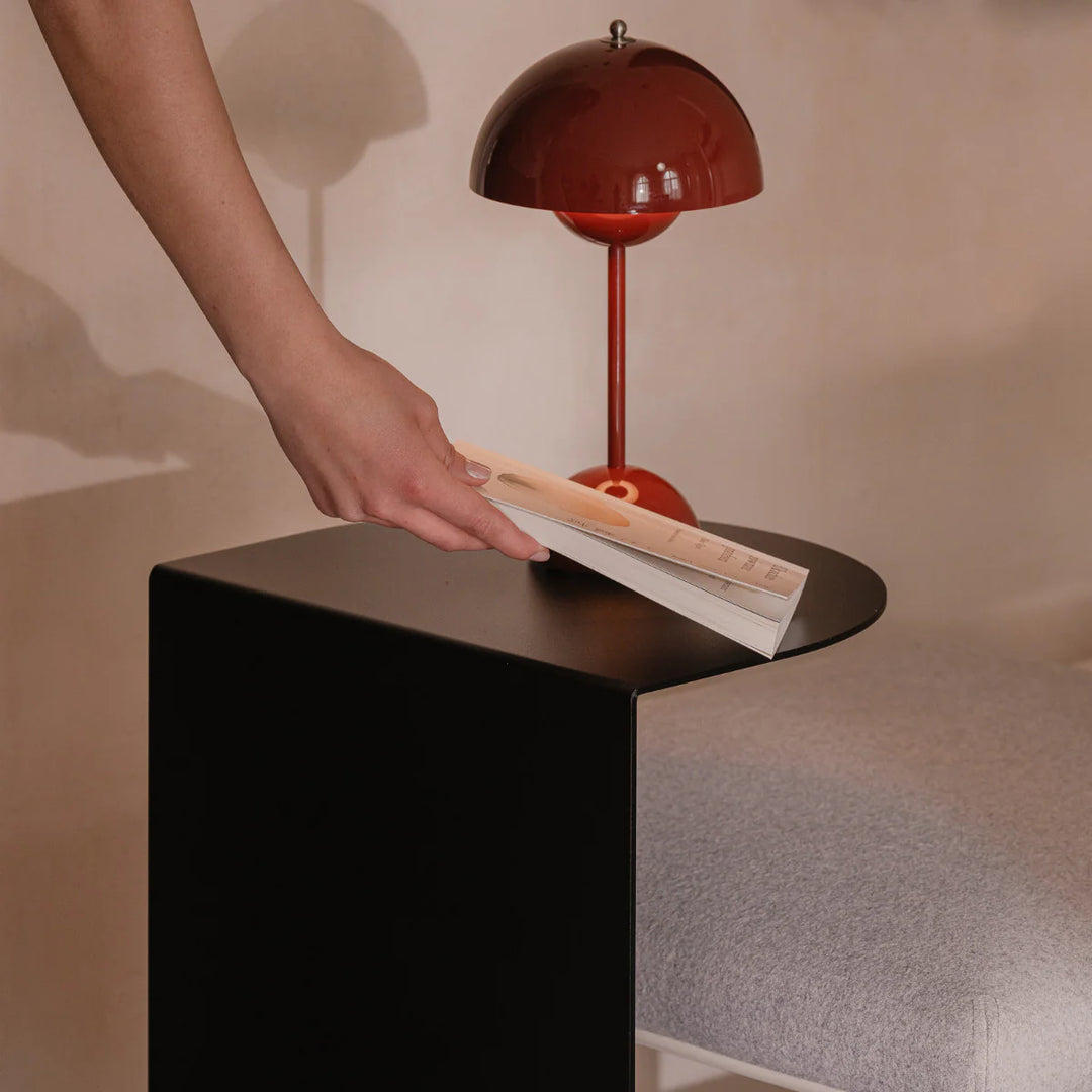 Detaljebillede af BERLIN bord – robust konstruktion i 4 mm galvaniseret stål