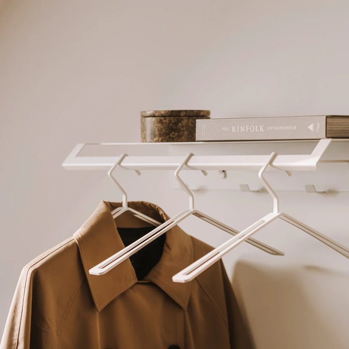 hvide tøjbøjler i stål - Paser perfekt til LYON serien 