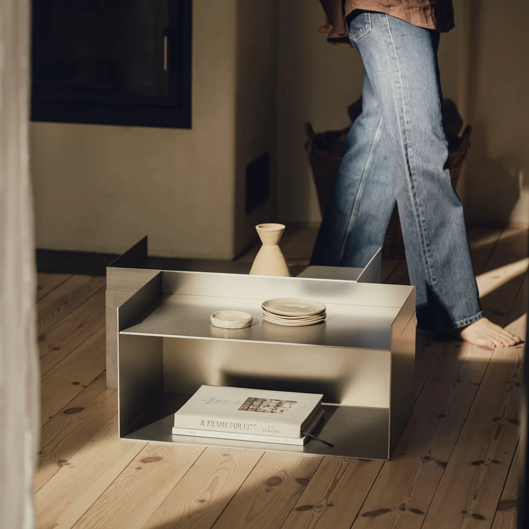 RAWW bord og opbevaringsmodul i rå aluminium – minimalistisk design med industriel karakter