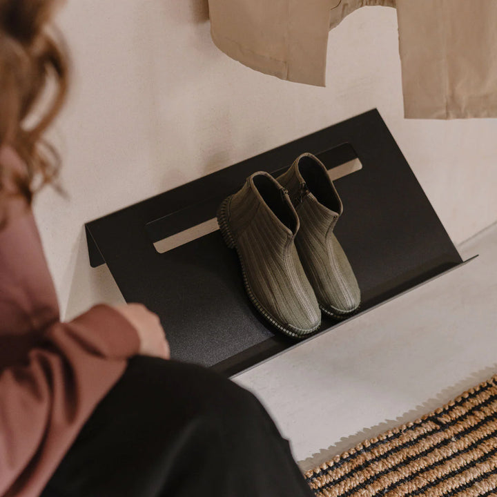 Skoreol væghængt i mørk farve - plads til 1-3 par sko