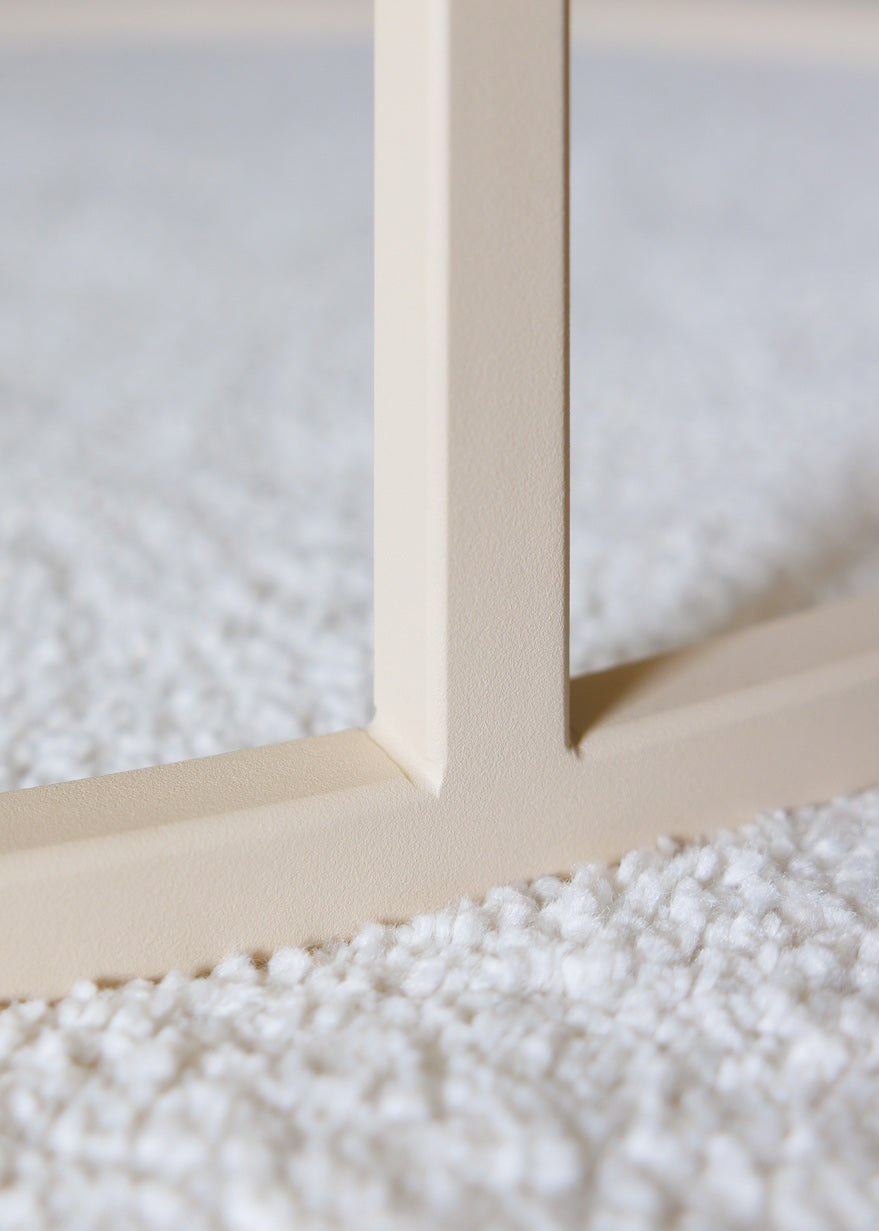 Cream sofabord i metal