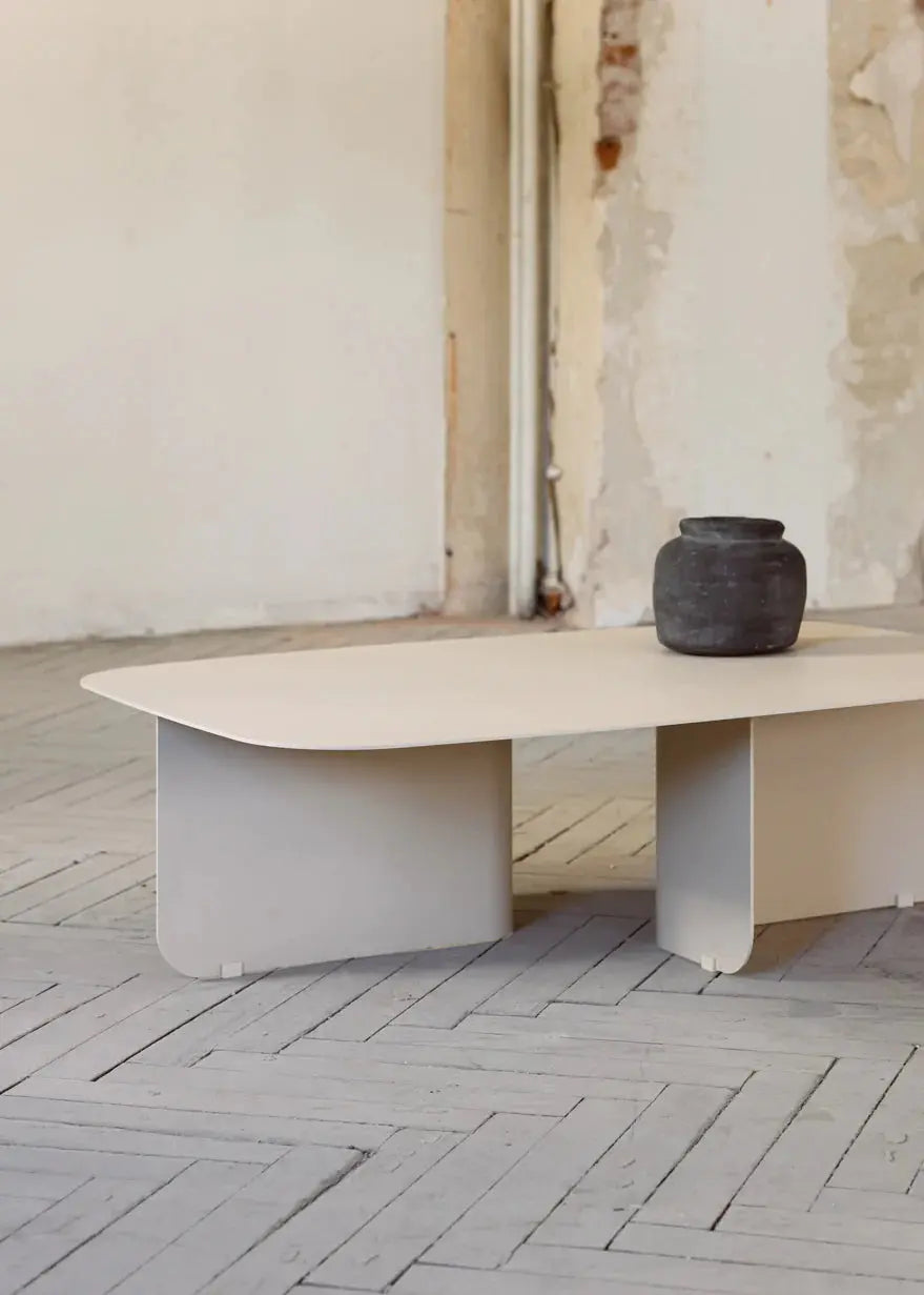 Beige sofabord i metal